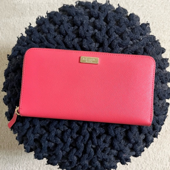 kate spade Wallet - Picture 1 of 6